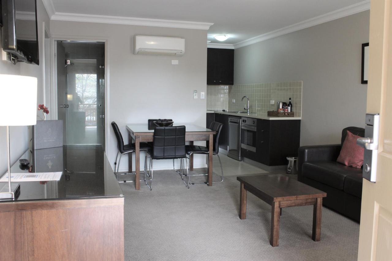 Carlyle Suites & Apartments Wagga Wagga Exterior photo